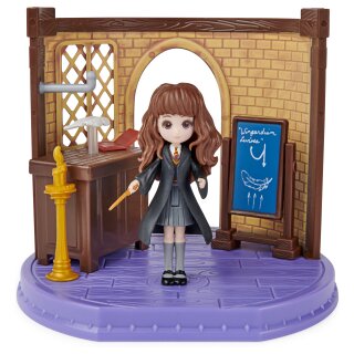 Spinmaster Wizarding World Harry Potter - Hogwarts Zauberkunst Klassenzimmer Spielset (mit exklusiver Hermine Granger Sammelfigur)